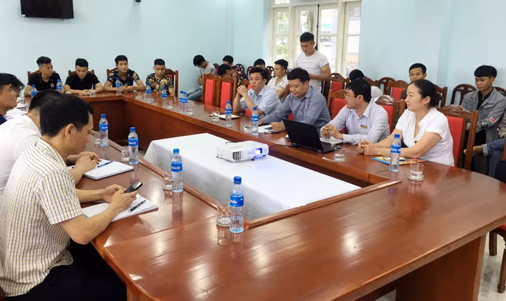 Cán bộ Trường Cao đẳng Than – Khoáng sản Việt Nam phối hợp tư vấn, định hướng nghề nghiệp thu hút thanh niên các tỉnh ngoài vào làm việc tại Tập đoàn Công nghiệp Than – Khoáng sản Việt Nam
