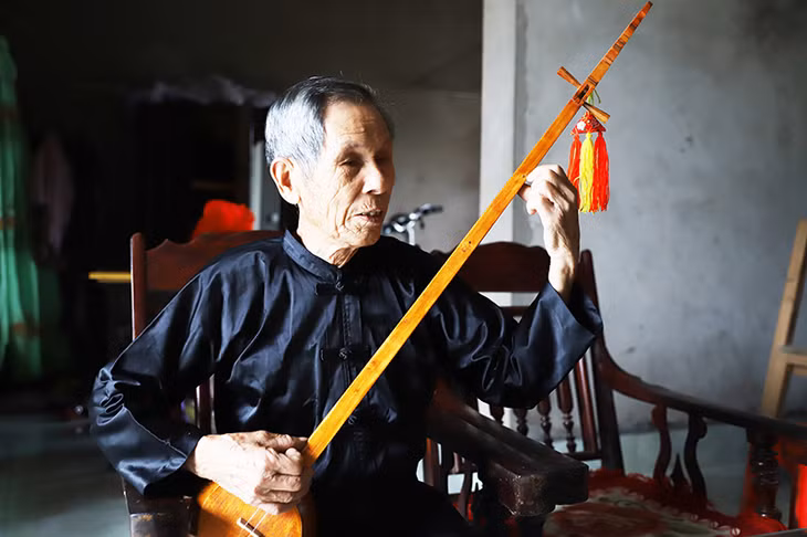 Nghệ nhân Ưu tú Lương Thiêm Phú. Ảnh La lành (Trung tâm TTVH Bình Liêu)