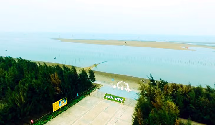 lan dau tien le hoi dien ra.Still004.jpg