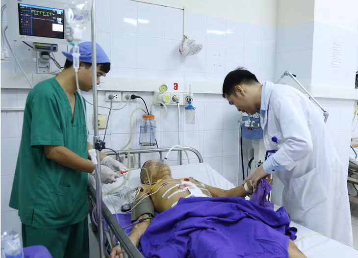đang được điều trị tại bệnh viện.