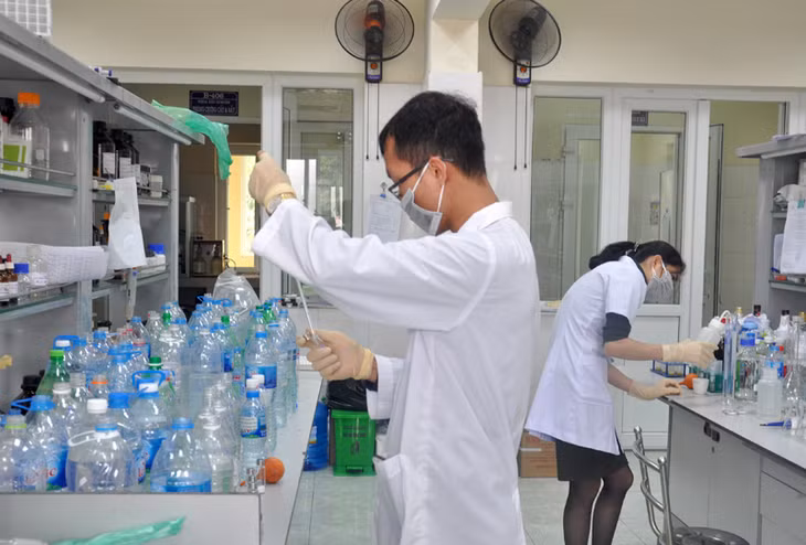 Phòng xét nghiệm của CDC Quảng Ninh triển khai được nhiều kỹ thuật chuyên sâu, được Bộ Y tế đánh giá là đơn vị đi đầu trong lĩnh vực xét nghiệm dịch bệnh, kiểm nghiệm và môi trường.