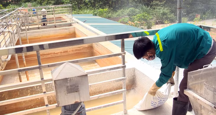 Nước rỉ rác sau khi qua các bể lọc sẽ được hệ thống bơm tự động đưa lên bể xử lý 