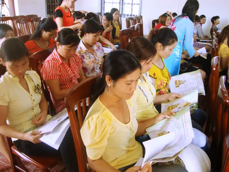 Một buổi sinh hoạt của CLB Các bà mẹ nuôi dạy con tốt xã Dương Huy (TP Cẩm Phả). 