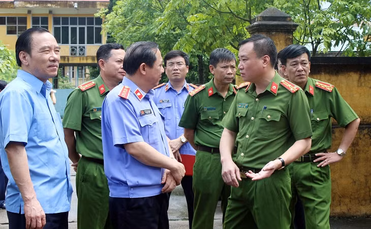 Đoàn công tác kiểm tra thực tế tại Trại tạm giam Công an tỉnh.
