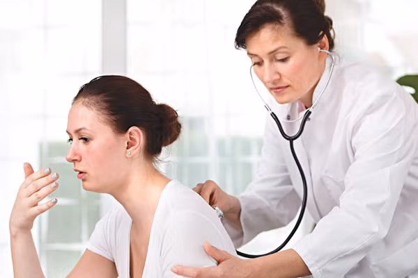 Khi nghi ngờ bị viêm phổi cần đi khám bệnh ngay