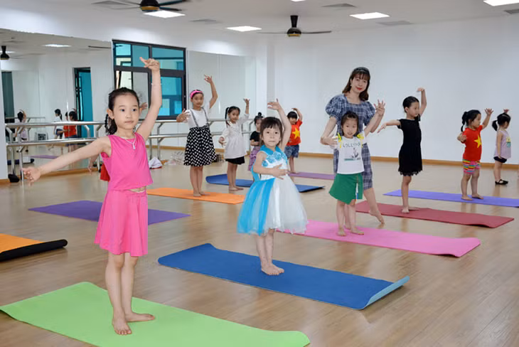 Các bé học múa tại Cung Văn hóa thiếu nhi tỉnh.