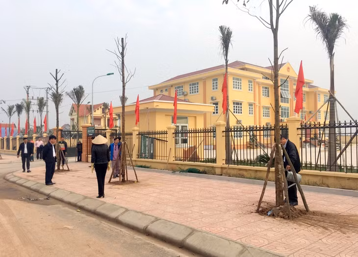 Đường Phong Lưu - tuyến đường trục chính của phường Phong Cốc được cải tạo, mở rộng và chỉnh trang theo hình thức 