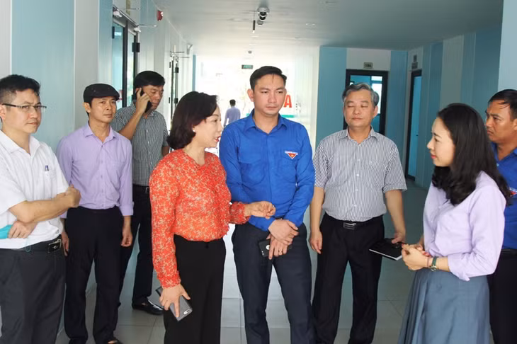 Đồng chí PCT UBND đánh giá cao vai trò của cung văn hóa thanh thiếu nhi trong việc đào tạo, bồi dưỡng thế hệ mầm non tương lai của tỉnh.