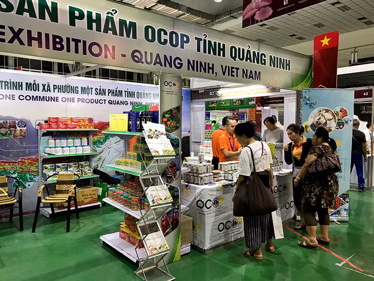 Gian hàng sản phẩm OCOP Quảng Ninh tại Hội chợ thương mại Việt - Lào 2019.