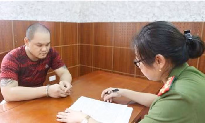 Cơ quan CSĐT - CATP Lạng Sơn lấy lời khai đối tượng Ngô Duy Khánh.