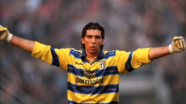  Buffon từng khoác áo Parma khi còn rất trẻ.