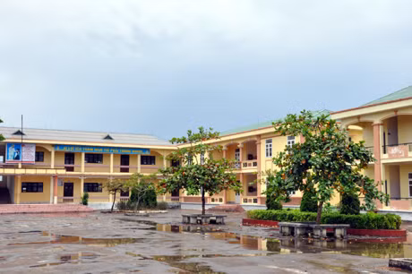Trường THCS xã Vạn Ninh.