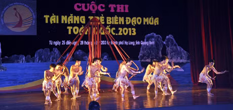 "Giữ lửa" của Vũ Tùng Dương (Nhà hát Ca múa nhạc nhẹ trung ương).
