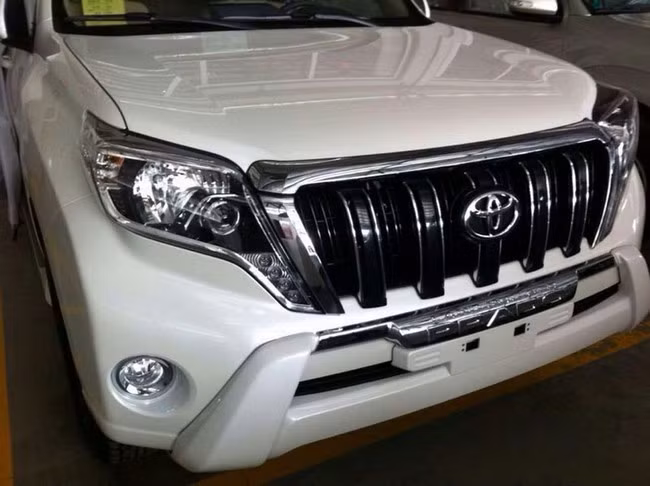 "Ảnh sống" của Toyota Land Cruiser Prado 2014.