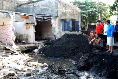 Lấp hố sụt lún