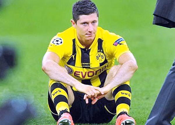Lewandowski cần sớm tìm lại niềm vui trên sân bóng