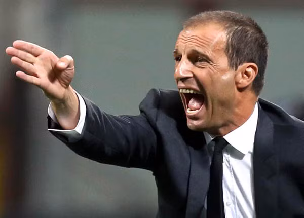 Allegri tức giận vì bị chỉ trích.