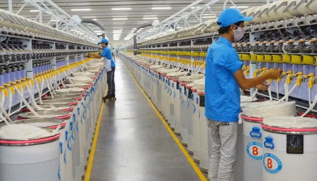 Sản xuất sợi ở Nhà máy sợi của Tập đoàn Texhong tại KCN Hải Yên (TP Móng Cái).