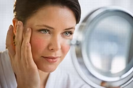  Nhiều thói quen xấu đẩy nhanh sự lão hóa da của chị em phụ nữ.