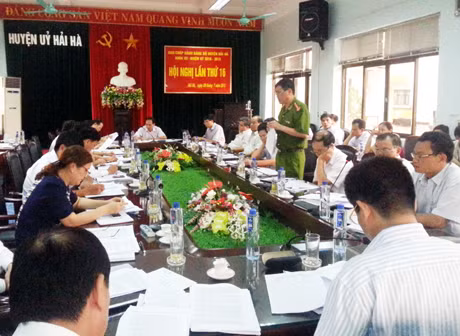 Trong các hội nghị thường kỳ, Huyện uỷ Hải Hà đều chú trọng việc kiểm điểm các giải pháp chống suy thoái theo Nghị quyết T.Ư 4 (khoá XI).