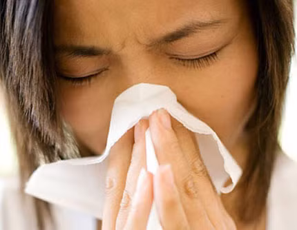 Viêm đường hô hấp là nhóm bệnh dễ mắc nhất trong thời điểm giao mùa. Ảnh minh họa.