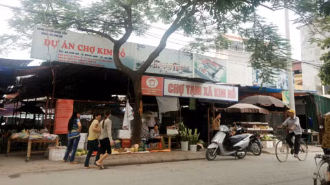 Khu chợ tạm trong thời gian triển khai dự án chợ Kim Nỗ theo chủ trương của TP.Hà Nội