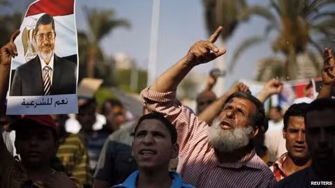 Người biểu tình ủng hộ ông Morsi (Ảnh: Reuters)