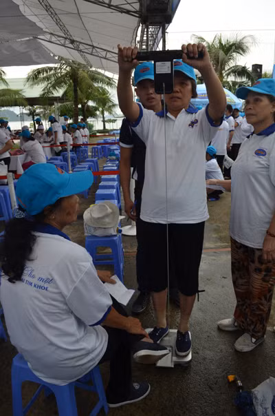 Người tham gia chương trình được khám, tư vấn sức khỏe miễn phí