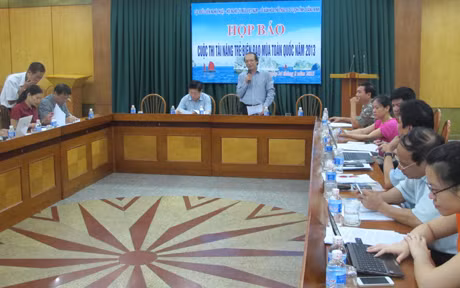 Quang cảnh buổi họp báo.