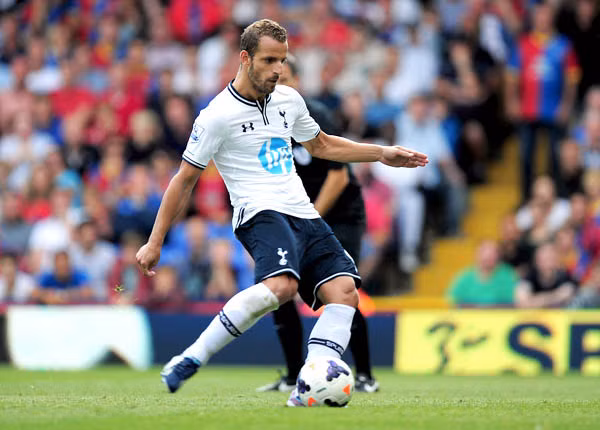 Liga dẫn đầu châu Âu về doanh thu bán cầu thủ, và Premier League là thị trường béo bở