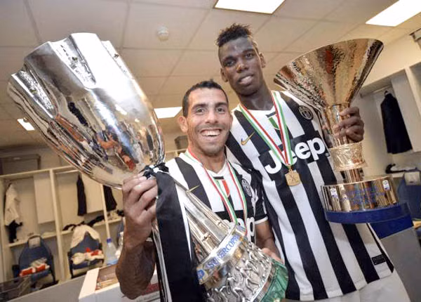 Vừa đến Juve, Tevez đã có danh hiệu.