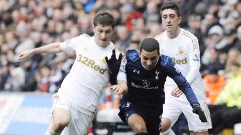 Tottenham (phải) sẽ không dễ đánh bại Swansea