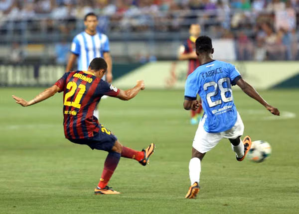 Adriano ghi tuyệt tác vào lưới Malaga.