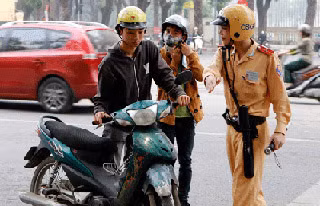 Việc ghi hình, giám sát lực lượng CSGT của người dân và báo chí không bị hạn chế - Ảnh: Hà An 