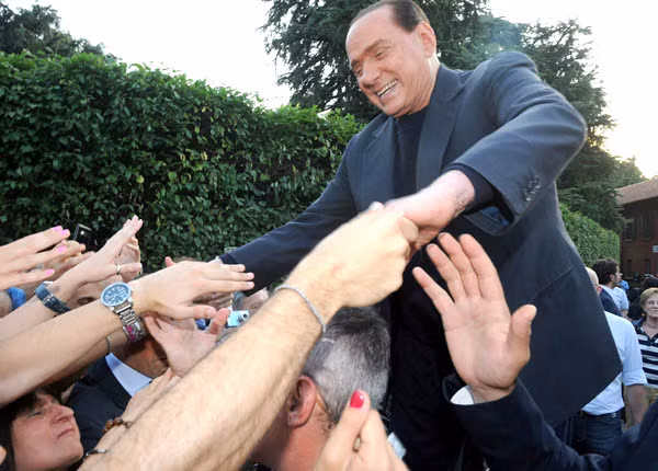 Các HLV chỉ là những con tốt trên bàn cờ của Berlusconi