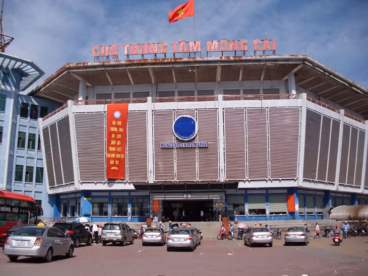 Chợ trung tâm Móng Cái là điểm đến yêu thích của nhiều du khách. Ảnh: baocongthuong