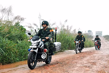 CBCS Đội Đặc nhiệm phòng, chống tội phạm ma tuý (BĐBP tỉnh) trên đường đi làm nhiệm vụ.
