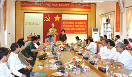 Phó Chủ tịch Quốc hội Nguyễn Thị Kim Ngân phát biểu tại buổi làm việc với Huyện uỷ Vân Đồn 