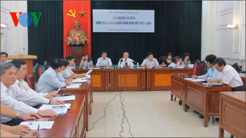 Vấn đề lạm thu được đưa ra trong buổi họp giữa Bộ GD-ĐT với báo giới chiều 28/8