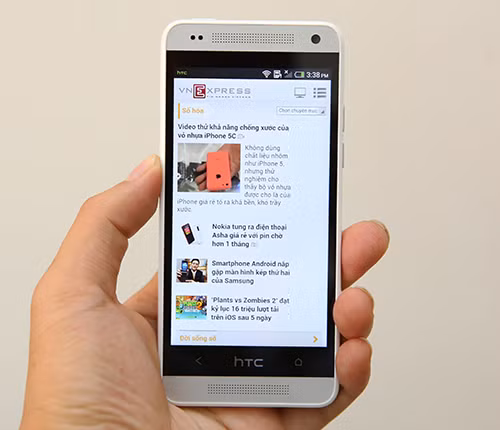 HTC One mini vẫn giữ thiết kế nguyên khối với kiểu dáng giống One nhưng có vài thay đổi nhỏ. Ảnh: Huy Đức