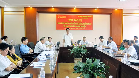 Lãnh đạo NHNN chi nhánh Quảng Ninh giải đáp ý kiến của doanh nghiệp TX Quảng Yên.