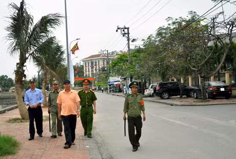 Công an TP Hạ Long phối hợp với các lực lượng an ninh cơ sở, tuần tra kiểm soát đảm bảo ANTT phục vụ Hội nghị XTĐT diễn ra trên địa bàn.