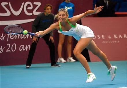 Sharapova vẫn tiến đều dù không giành danh hiệu.