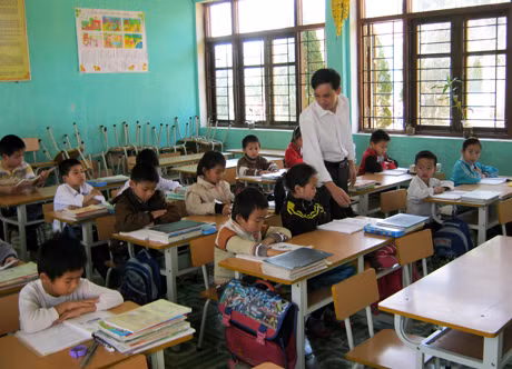 Một buổi học chính khoá của thầy trò Trường PTCS Đồn Đạc (Ba Chẽ). Ảnh: Khánh Chung