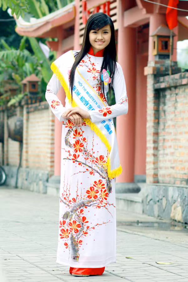 Nguyễn Thị Kim Dung (SBD: 018) SN 5-7-1994, Học sinh Trường THPT Nguyễn Tất Thành, TP Uông Bí.