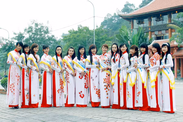 Các thí sinh Missteen khoe sắc cùng áo dài