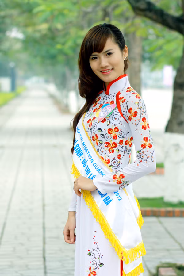 Đỗ Thị Lệ (SBD: 057) SN 21-2-1994, Học sinh Trường THPT Quảng Hà, Huyện Hải Hà.
