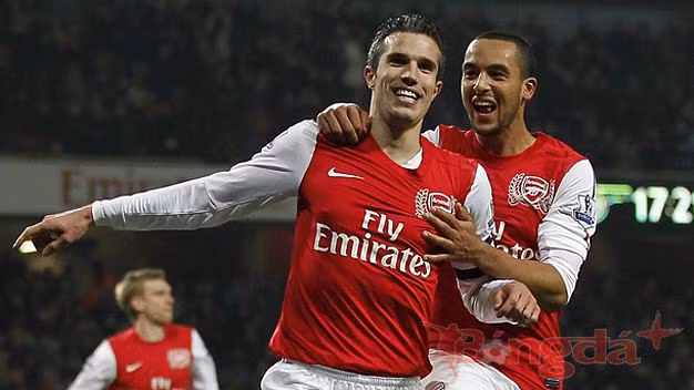 Van Persie gây bất ngờ khi sẵn sàng lắng đàm phán hợp đồng mới với Arsenal