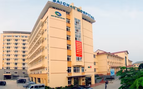 Khu nhà 12 tầng mới được đưa vào sử dụng đã giúp cho Bệnh viện Đa khoa khu vực Bãi Cháy phần nào giải quyết được bài toán “quá tải bệnh nhân”.