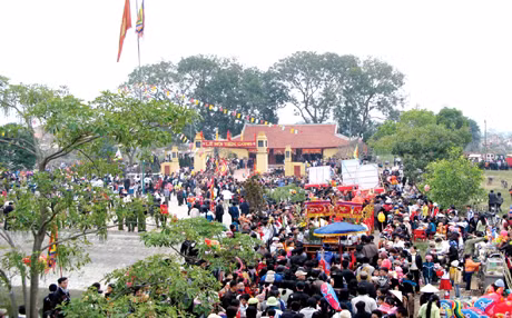 Lễ hội Tiên Công là một trong những lẽ hội truyền thống có quy mô và lâu đời nhất Quảng Ninh.